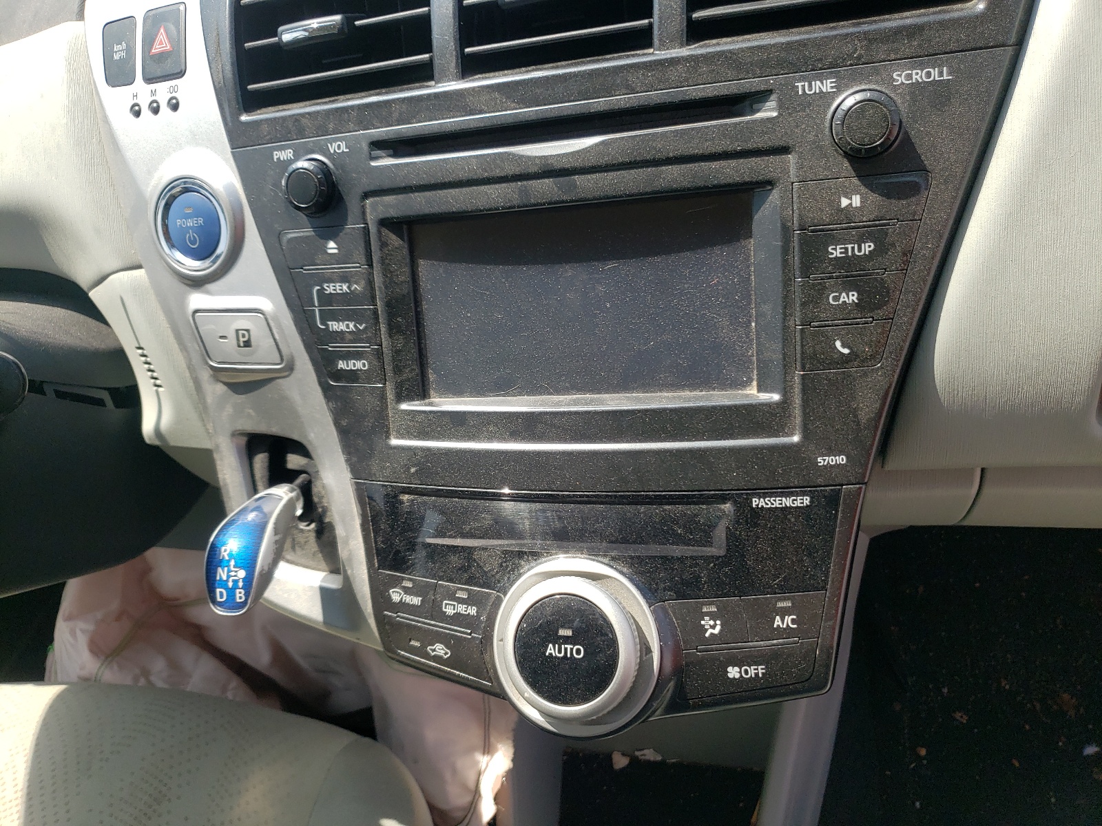 Photo 9 from auction – 2012 TOYOTA PRIUS V with VIN JTDZN3EU6C3181923