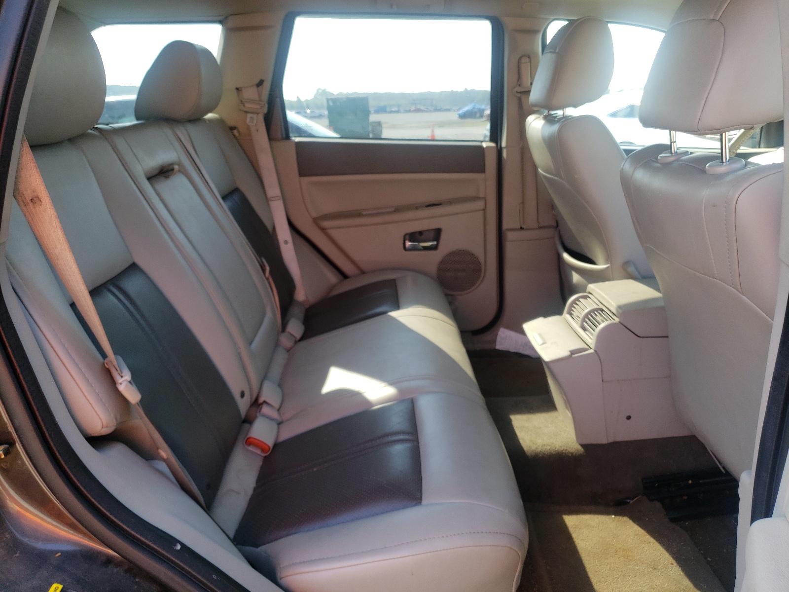 Photo 6 from auction – 2005 JEEP GRAND CHER with VIN 1J8HR58255C644765