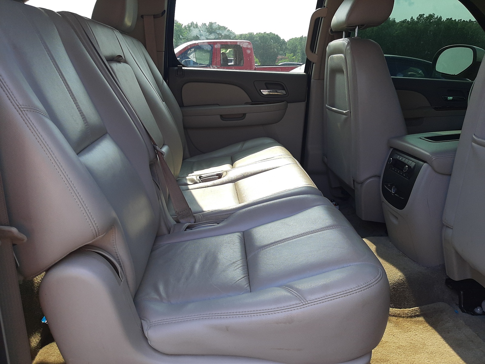 Photo 6 from auction – 2013 CHEVROLET SUBURBAN C with VIN 1GNSCJE00DR303593