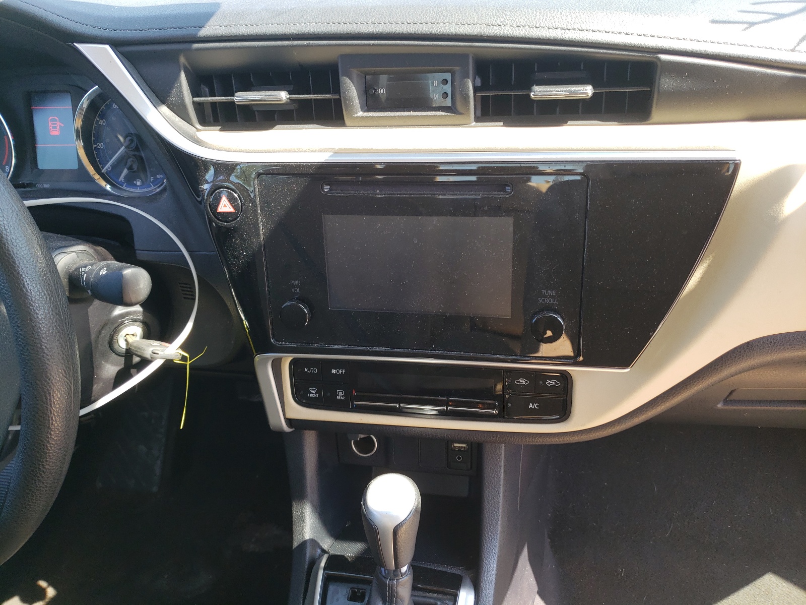 Photo 9 from auction – 2019 TOYOTA COROLLA L with VIN 2T1BURHE1KC205420