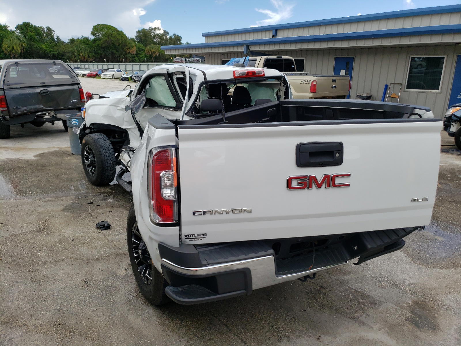 Photo 3 from auction – 2016 GMC CANYON SLE with VIN 1GTH5CEA3G1381015