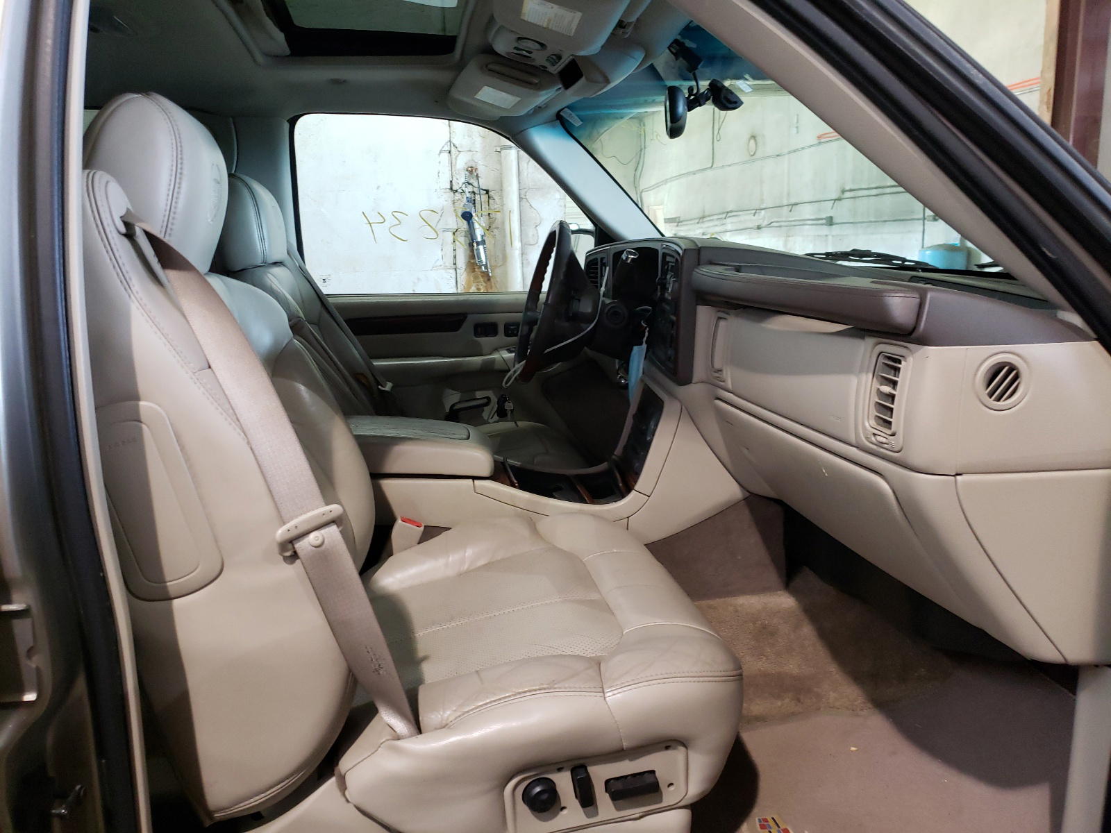 Photo 5 from auction – 2002 CADILLAC ESCALADE E with VIN 3GYEK63N92G271707