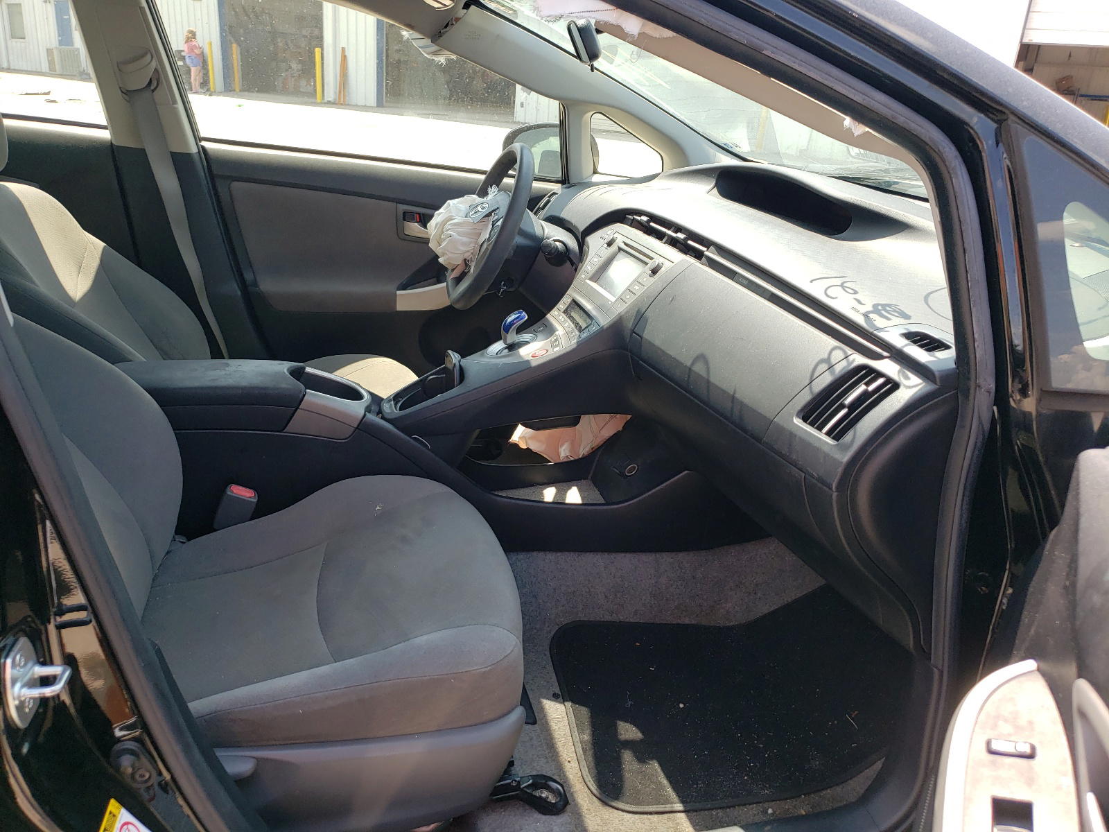 Photo 5 from auction – 2014 TOYOTA PRIUS with VIN JTDKN3DU7E0377151
