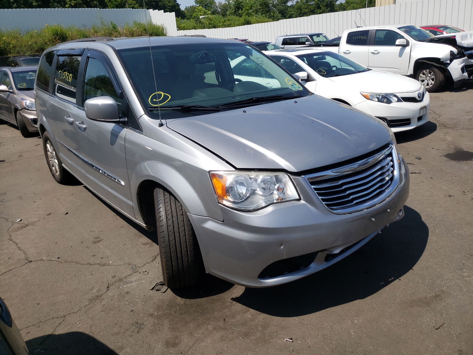 Photo 1 from auction – 2015 CHRYSLER TOWN & COU with VIN 2C4RC1BG4FR513703