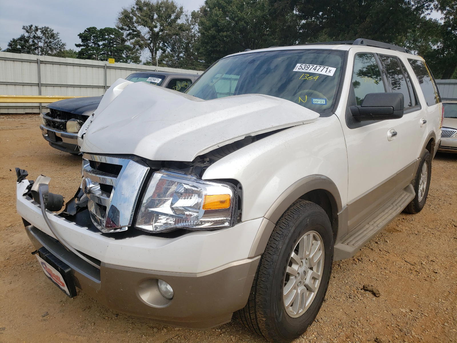Photo 2 from auction – 2011 FORD EXPEDITION with VIN 1FMJU1H51BEF41364