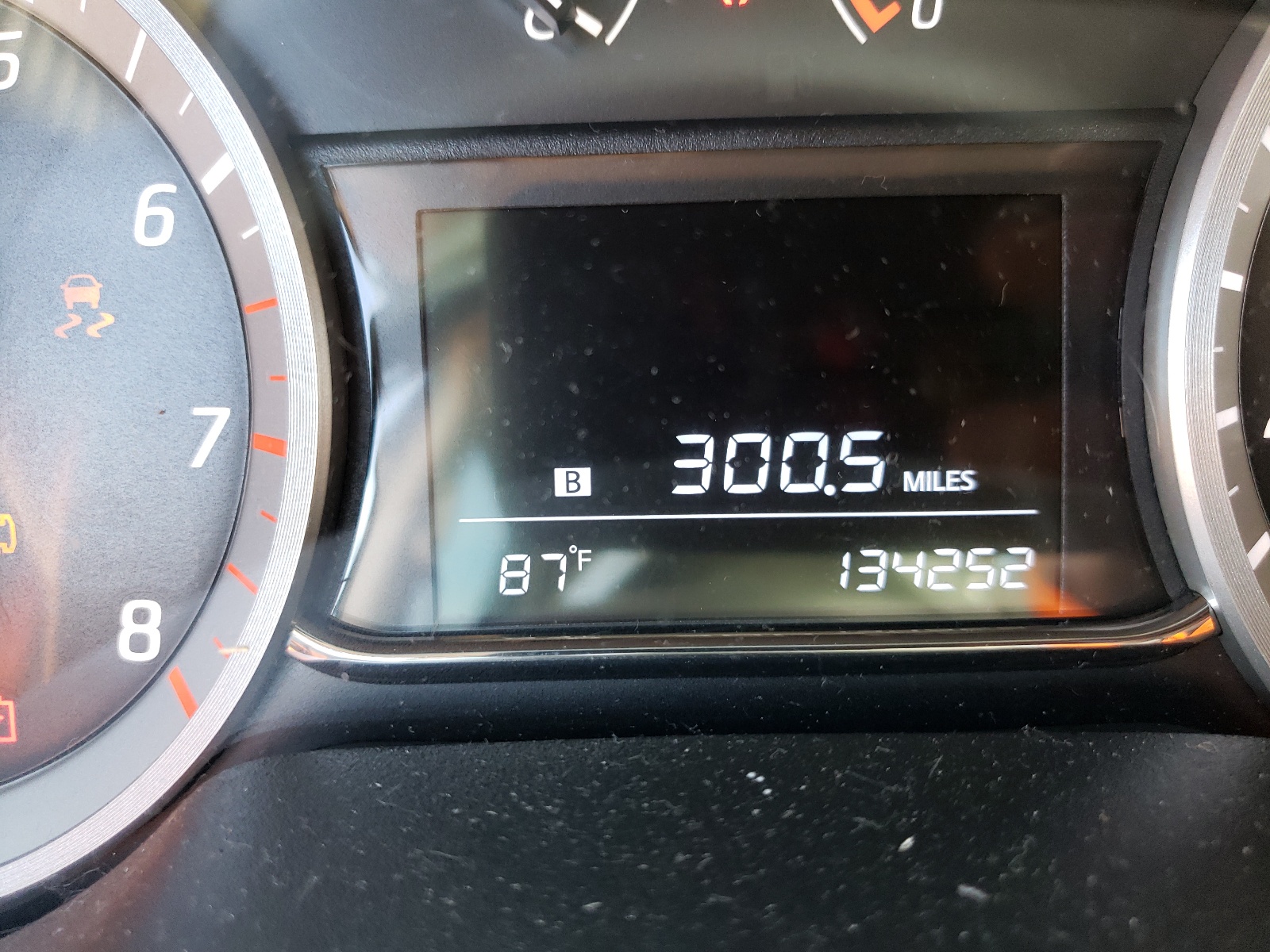 Photo 8 from auction – 2015 NISSAN SENTRA S with VIN 3N1AB7AP2FL642656