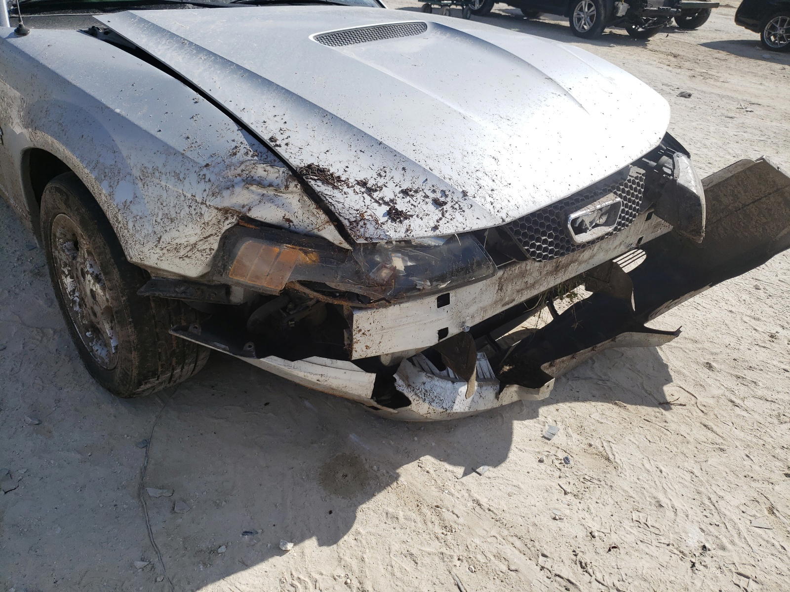 Photo 9 from auction – 2000 FORD MUSTANG with VIN 1FAFP4041YF263967