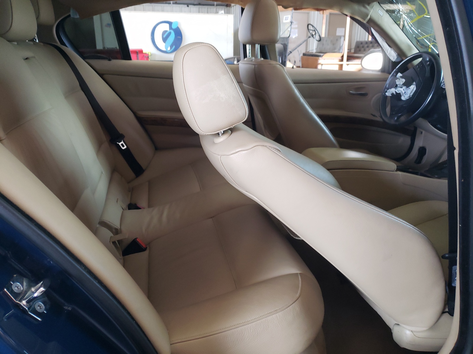 Photo 6 from auction – 2006 BMW 325 I AUTO with VIN WBAVB17586NK32300