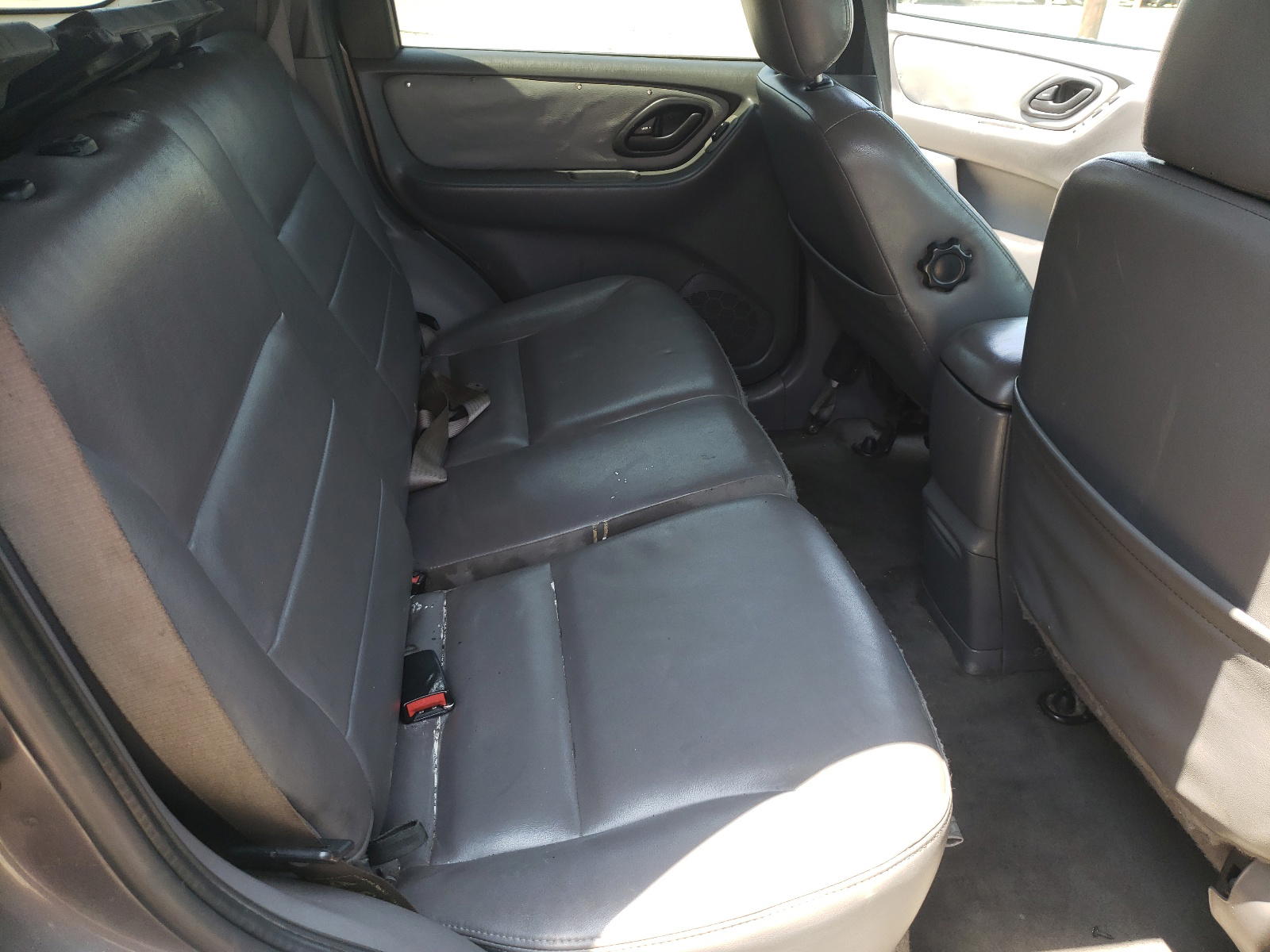 Photo 6 from auction – 2002 FORD ESCAPE XLT with VIN 1FMCU03162KD34543