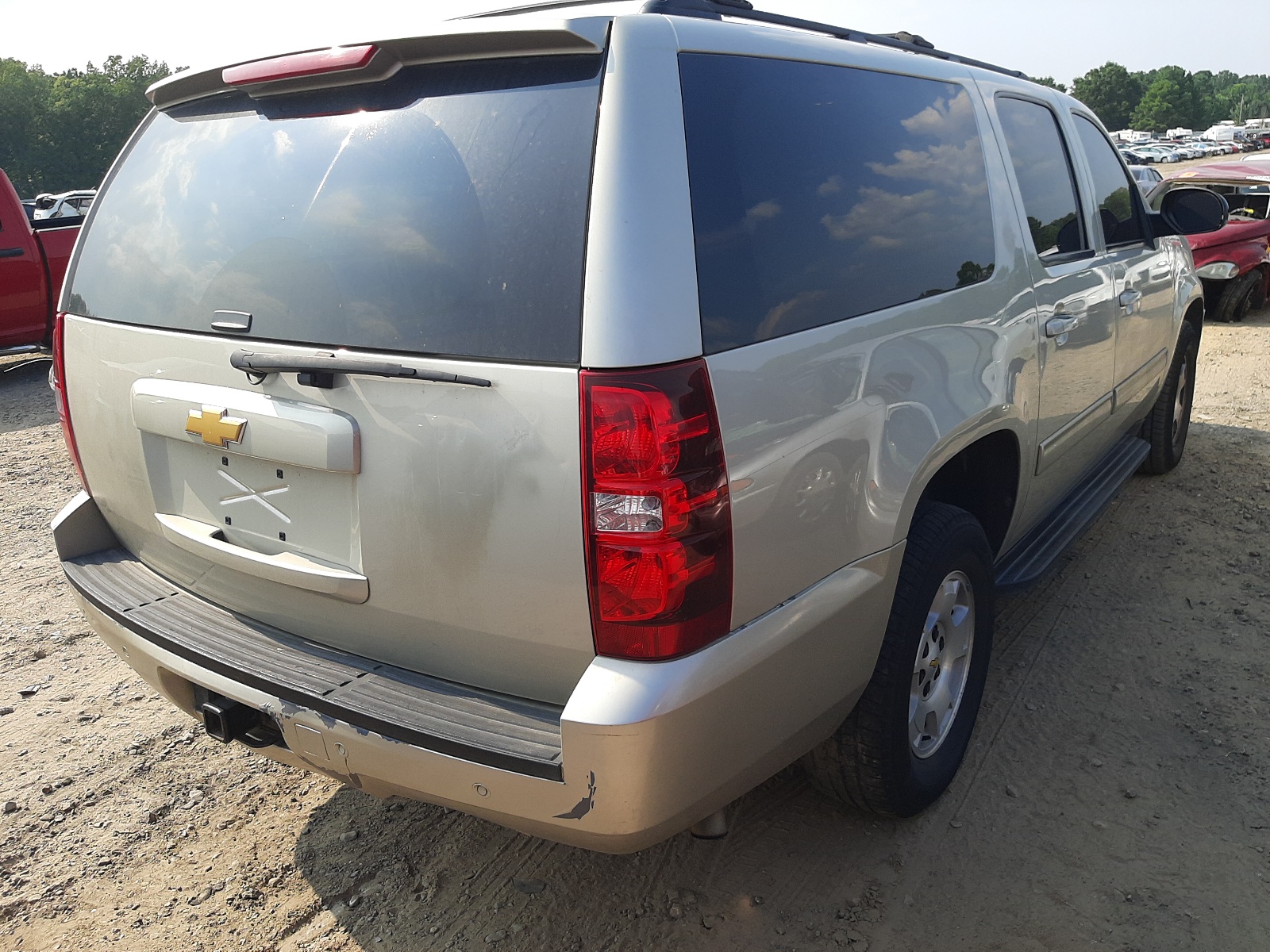 Photo 4 from auction – 2013 CHEVROLET SUBURBAN C with VIN 1GNSCJE00DR303593