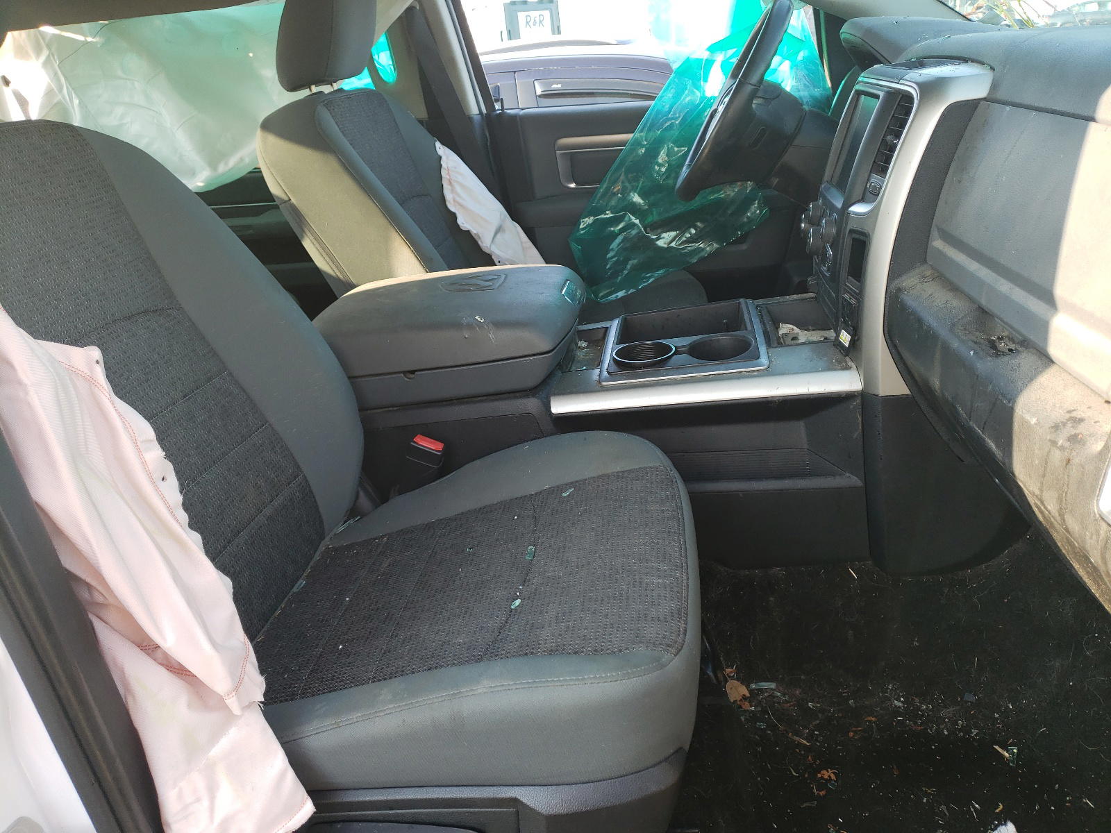 Photo 5 from auction – 2015 RAM 1500 SLT with VIN 1C6RR7TT7FS635815