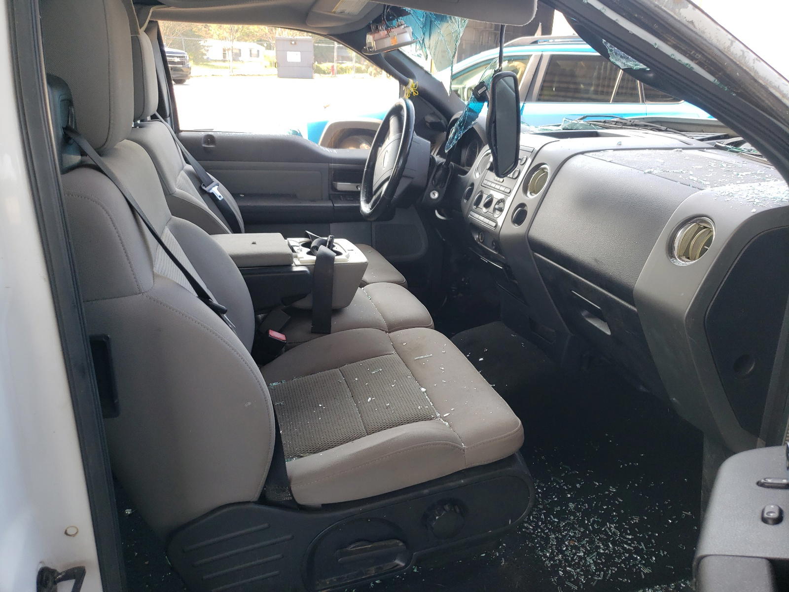 Photo 5 from auction – 2005 FORD F150 with VIN 1FTPX04535KB99654