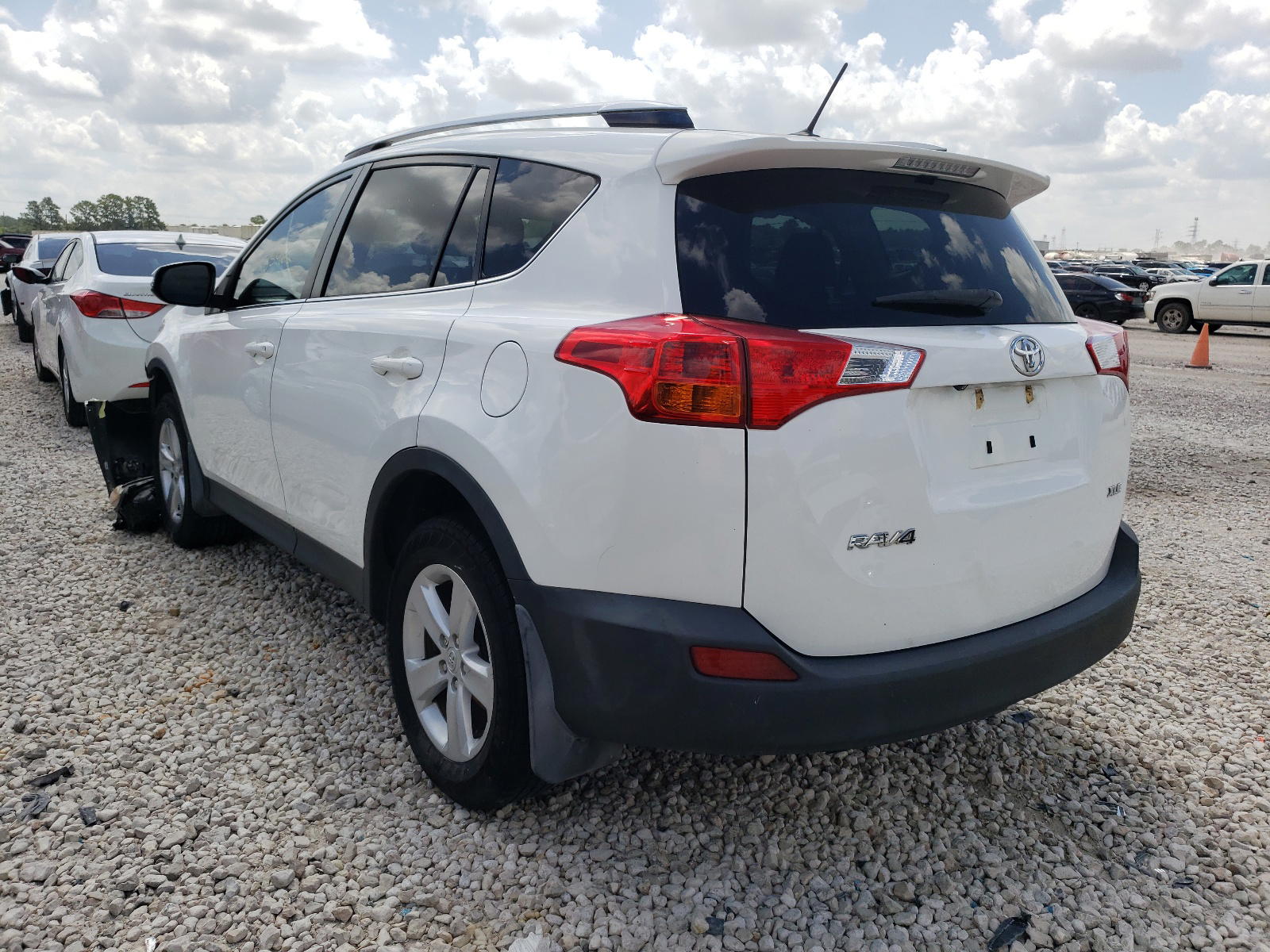 Photo 3 from auction – 2014 TOYOTA RAV4 XLE with VIN JTMWFREV4EJ010081