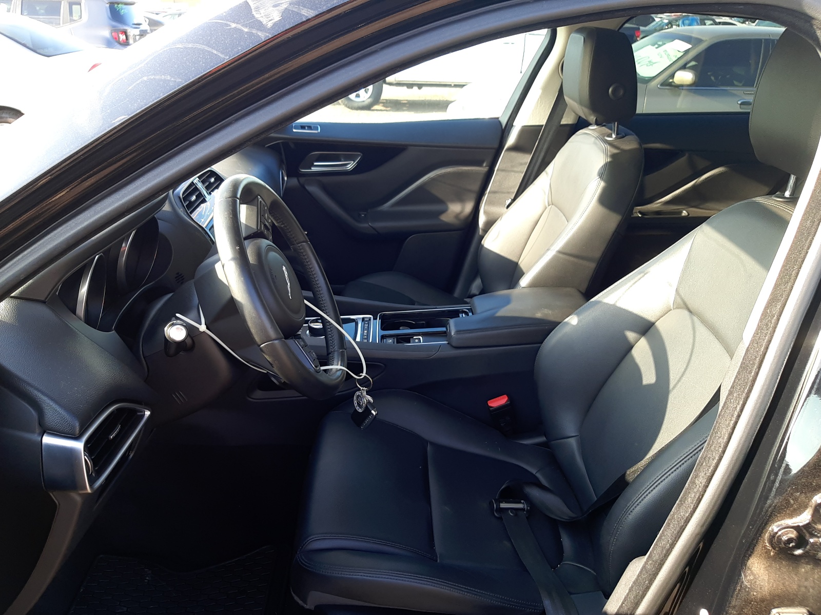 Photo 5 from auction – 2018 JAGUAR F-PACE PRE with VIN SADCJ2FX5JA271565