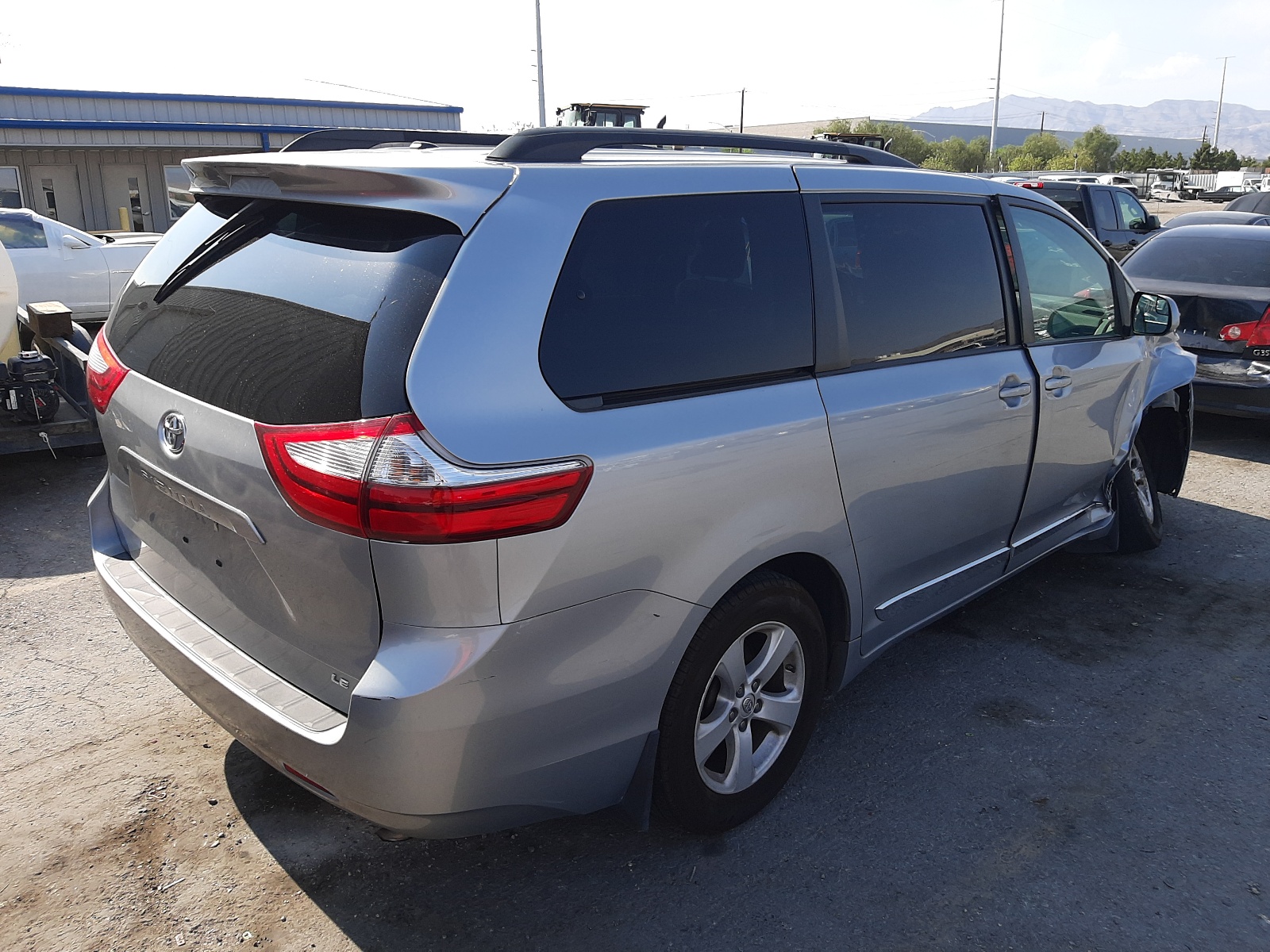 Photo 4 from auction – 2015 TOYOTA SIENNA LE with VIN 5TDKK3DC1FS662121