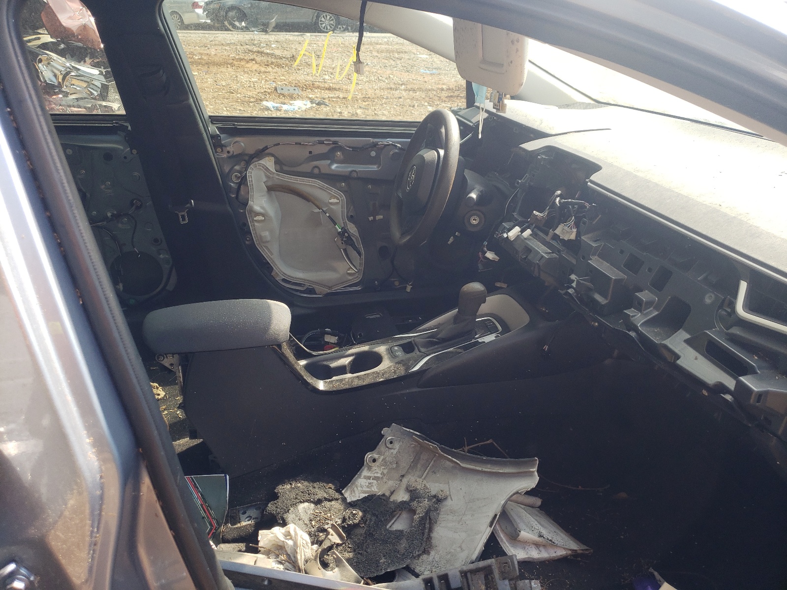 Photo 5 from auction – 2020 TOYOTA COROLLA LE with VIN JTDEPRAE2LJ018174