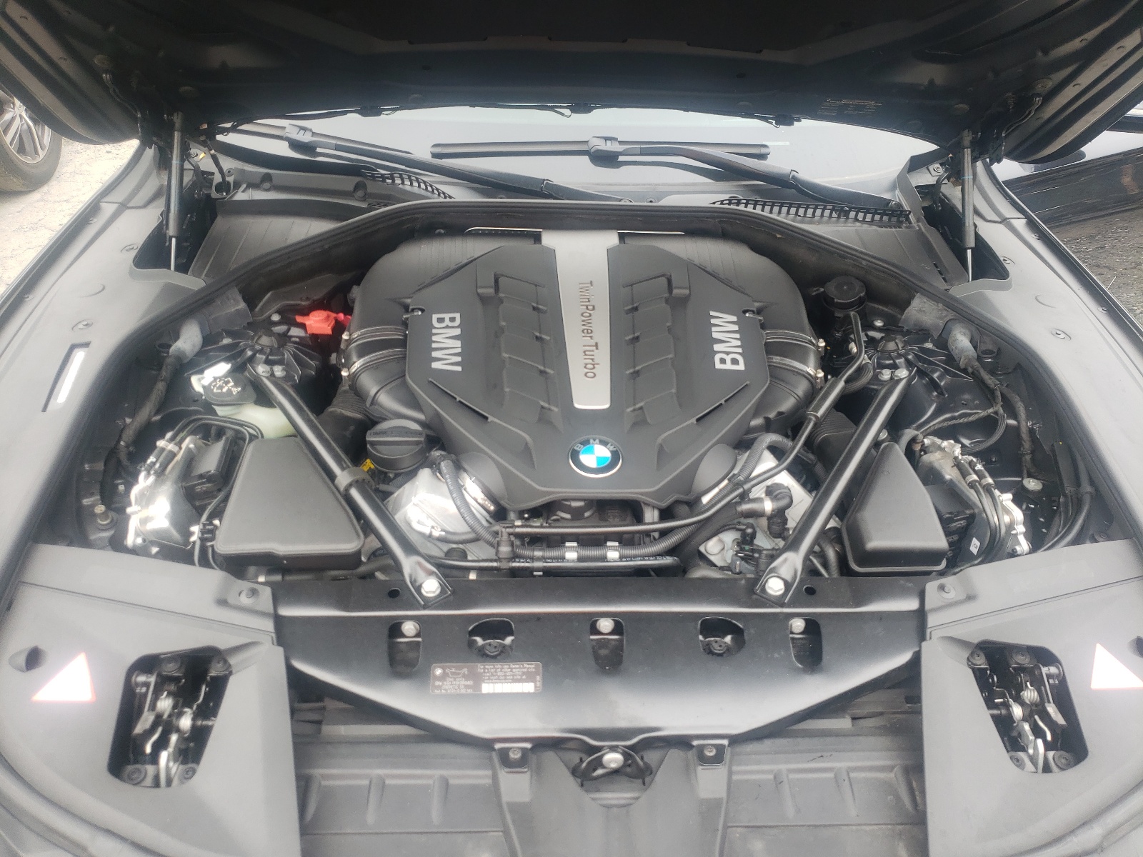 Photo 7 from auction – 2014 BMW 750 IL with VIN WBAYE8C5XED135963