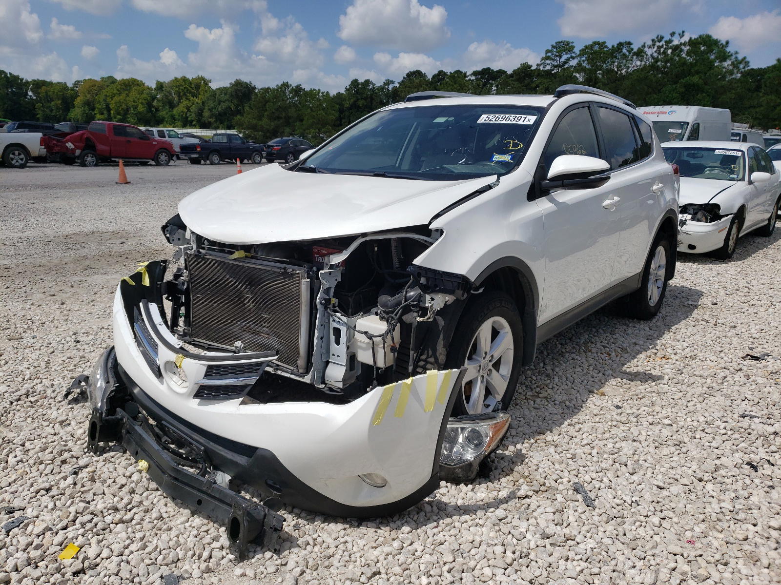 Photo 2 from auction – 2014 TOYOTA RAV4 XLE with VIN JTMWFREV4EJ010081
