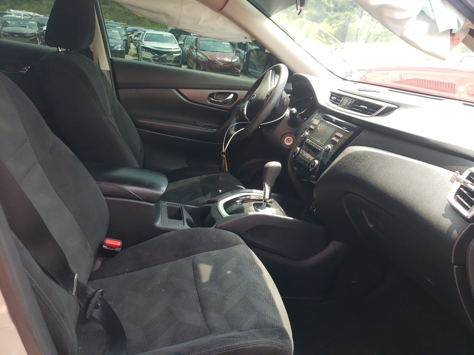 Photo 5 from auction – 2016 NISSAN ROGUE S with VIN 5N1AT2MV8GC824054