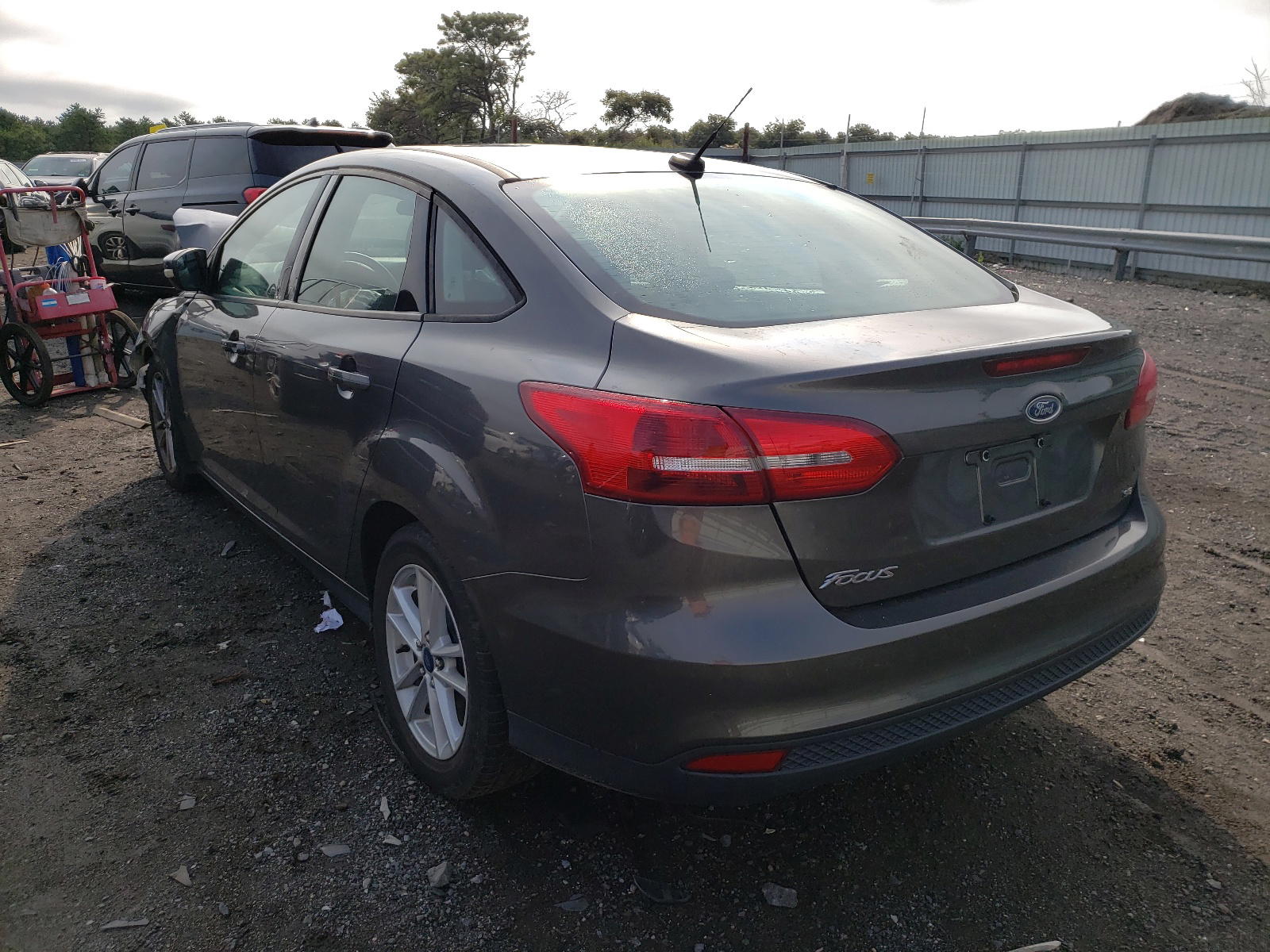 Photo 3 from auction – 2015 FORD FOCUS SE with VIN 1FADP3F24FL259997