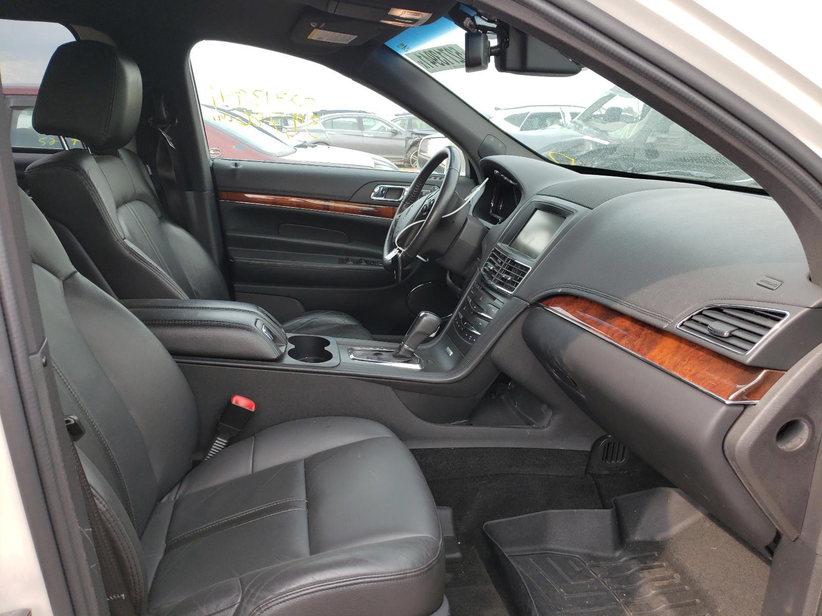 Photo 5 from auction – 2014 LINCOLN MKT with VIN 2L1MJ5LK3EBL57457