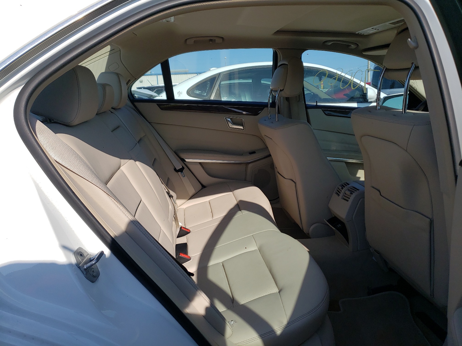 Photo 6 from auction – 2016 MERCEDES-BENZ E 350 with VIN WDDHF5KB4GB299204