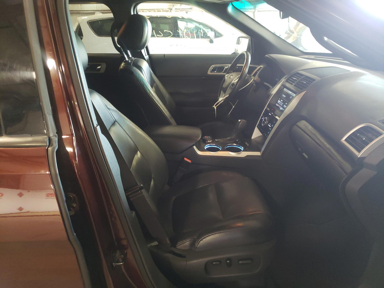 Photo 5 from auction – 2012 FORD EXPLORER L with VIN 1FMHK8F81CGA03974