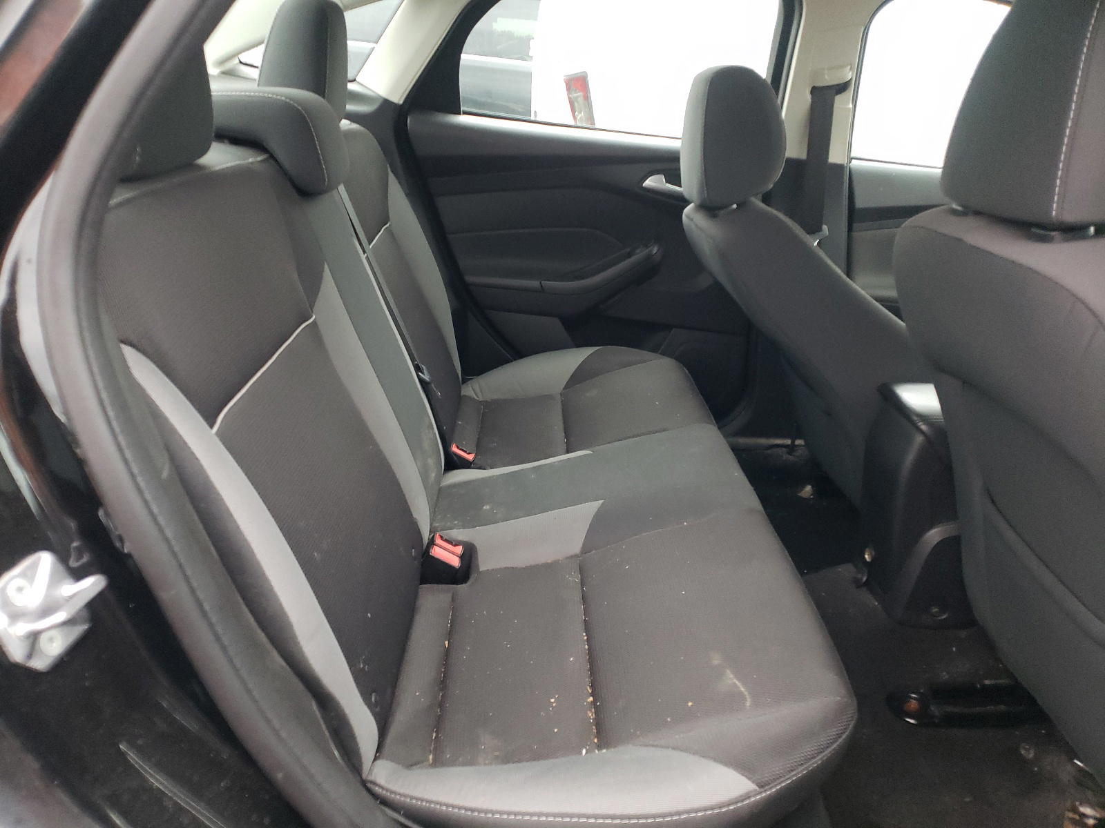 Photo 6 from auction – 2014 FORD FOCUS SE with VIN 1FADP3F22EL427523