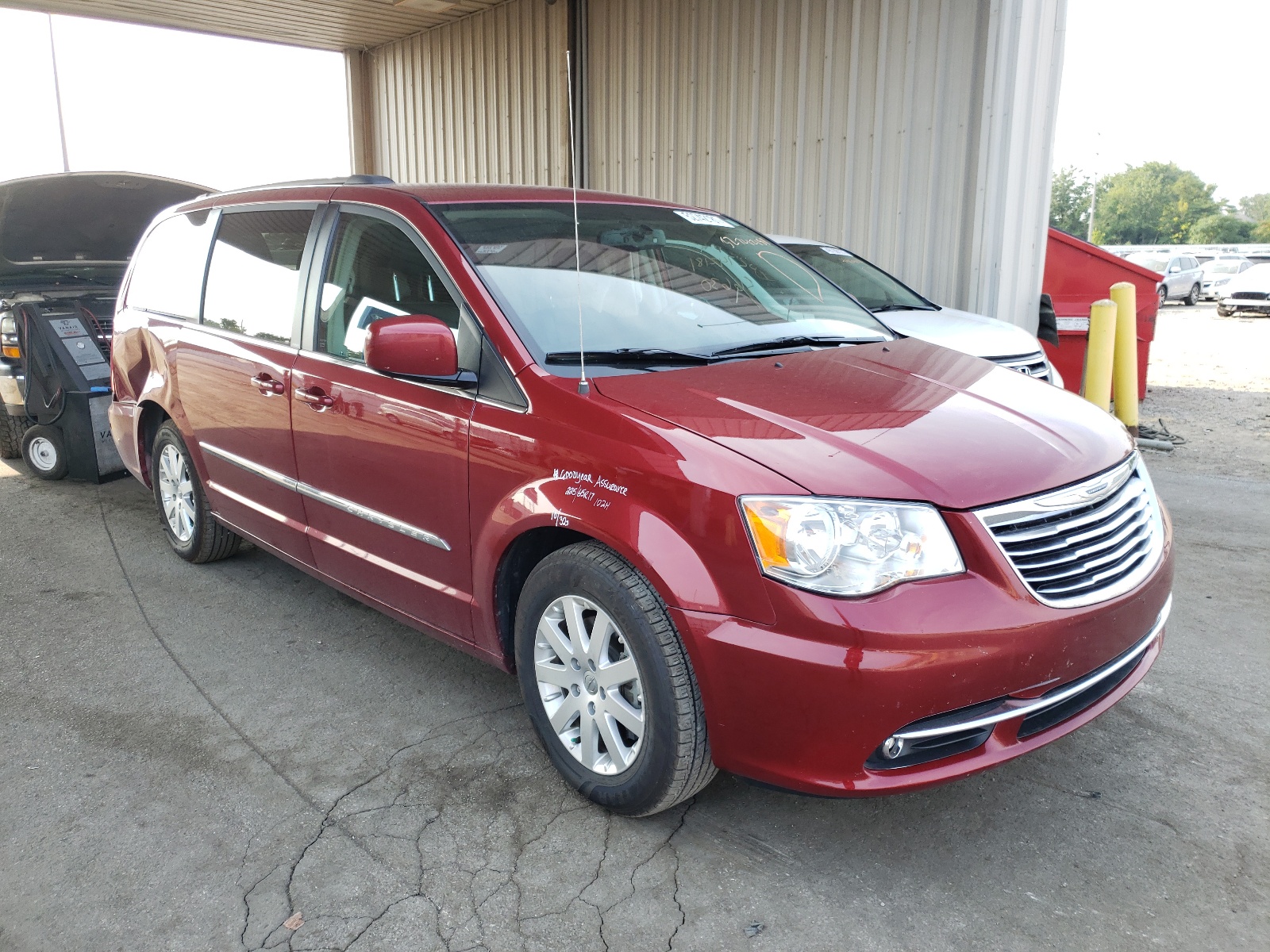 Photo 1 from auction – 2014 CHRYSLER TOWN & COU with VIN 2C4RC1BG2ER134147