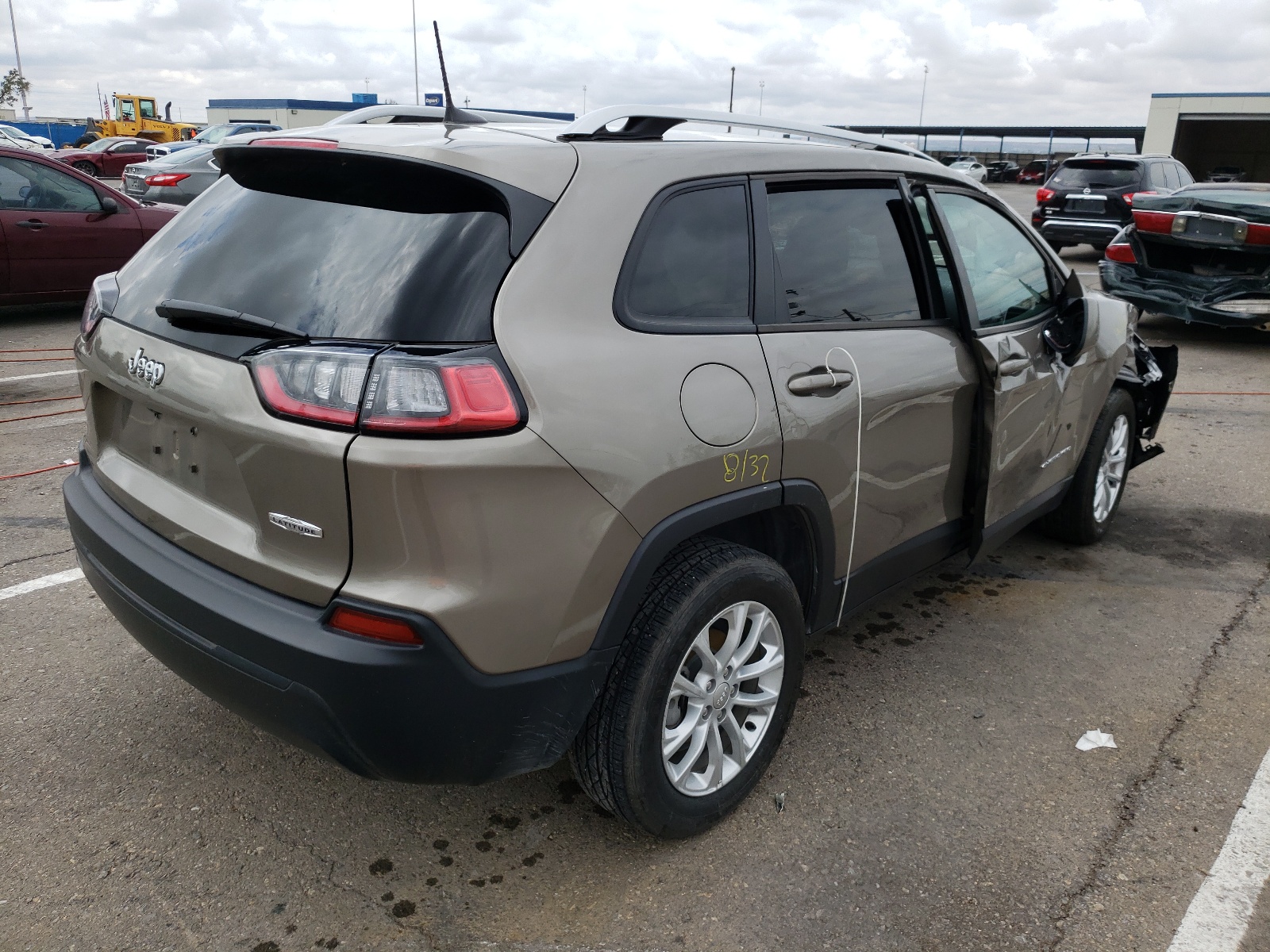 Photo 4 from auction – 2021 JEEP CHEROKEE L with VIN 1C4PJLCBXMD112197