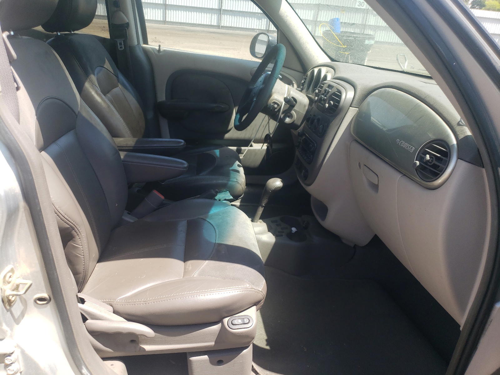 Photo 5 from auction – 2002 CHRYSLER PT CRUISER with VIN 3C8FY68BX2T254587