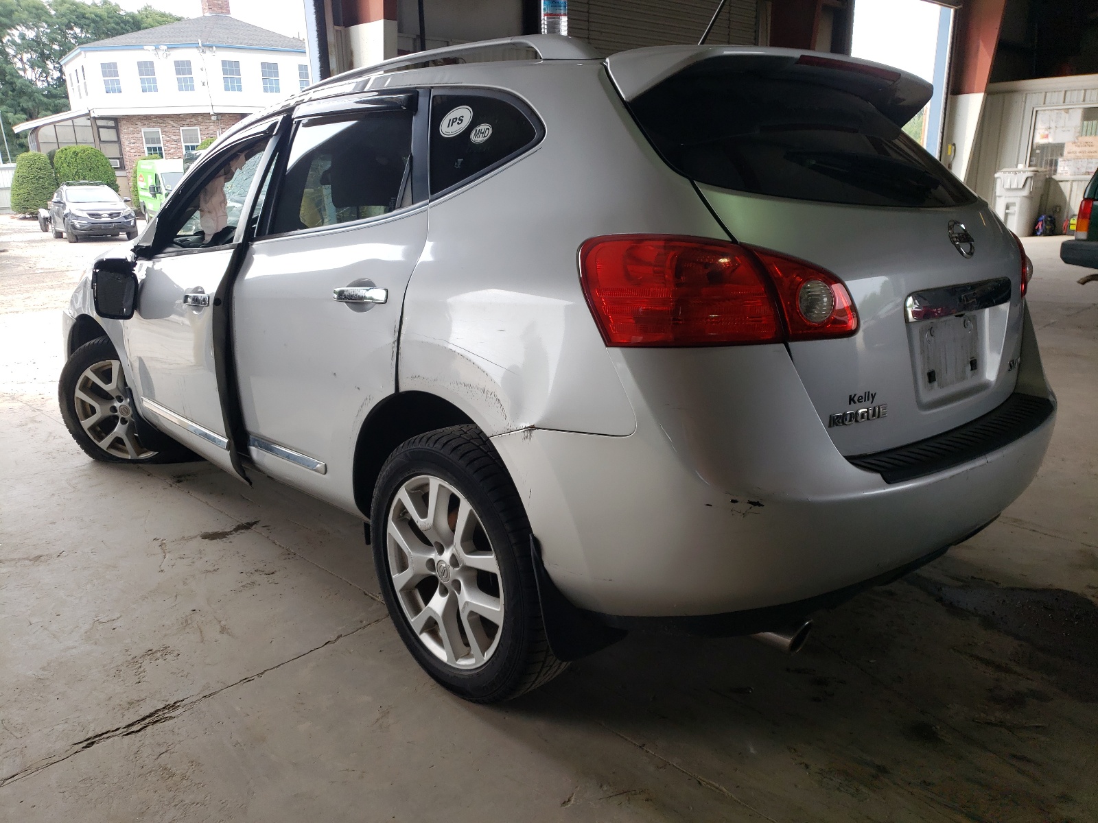 Photo 3 from auction – 2012 NISSAN ROGUE S with VIN JN8AS5MV3CW407818