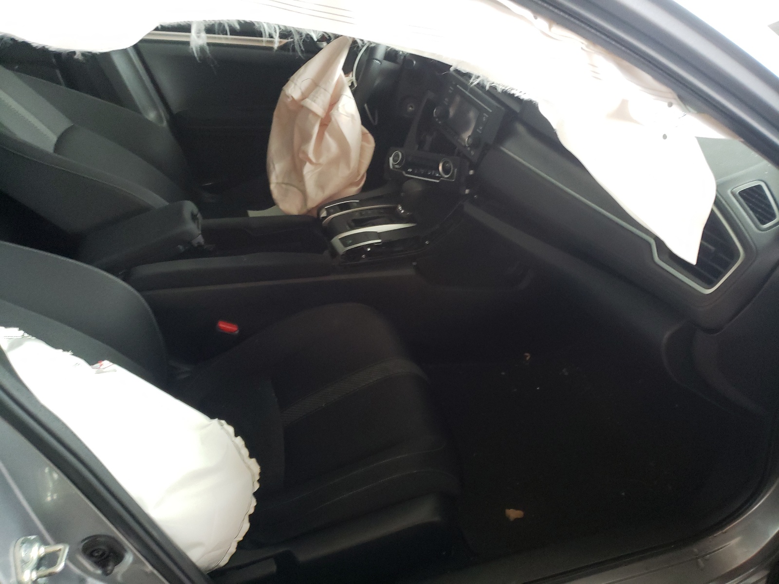 Photo 5 from auction – 2016 HONDA CIVIC LX with VIN 19XFC2F58GE047729