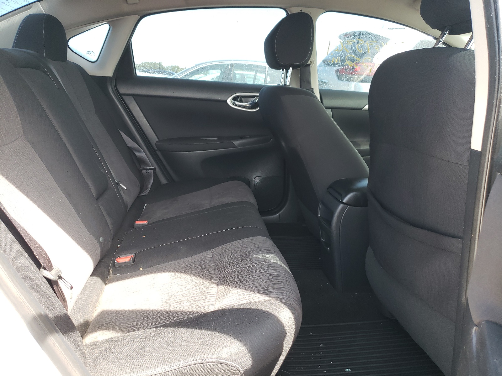 Photo 6 from auction – 2015 NISSAN SENTRA S with VIN 3N1AB7AP2FL642656