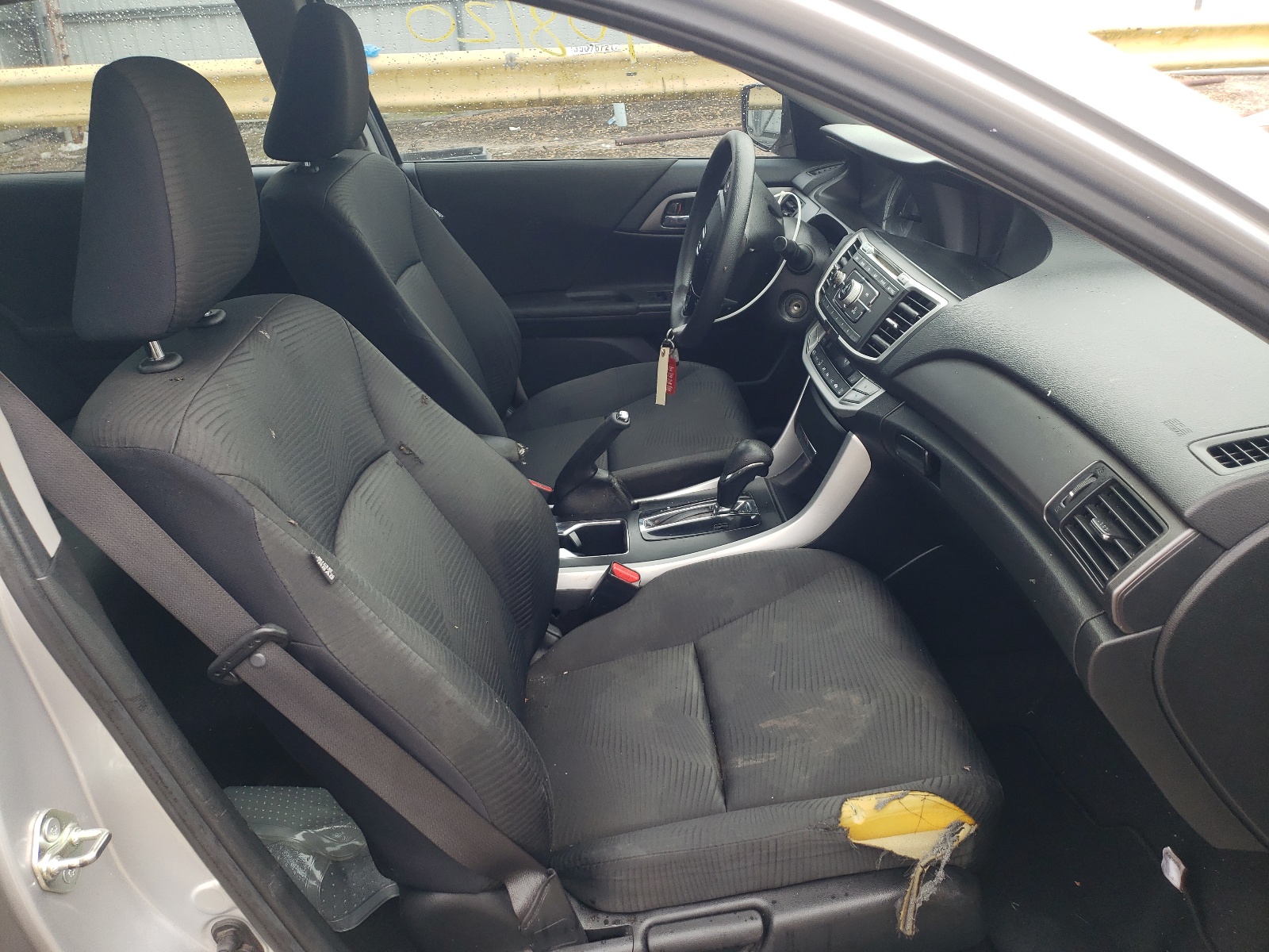Photo 5 from auction – 2015 HONDA ACCORD LX with VIN 1HGCR2F37FA162406