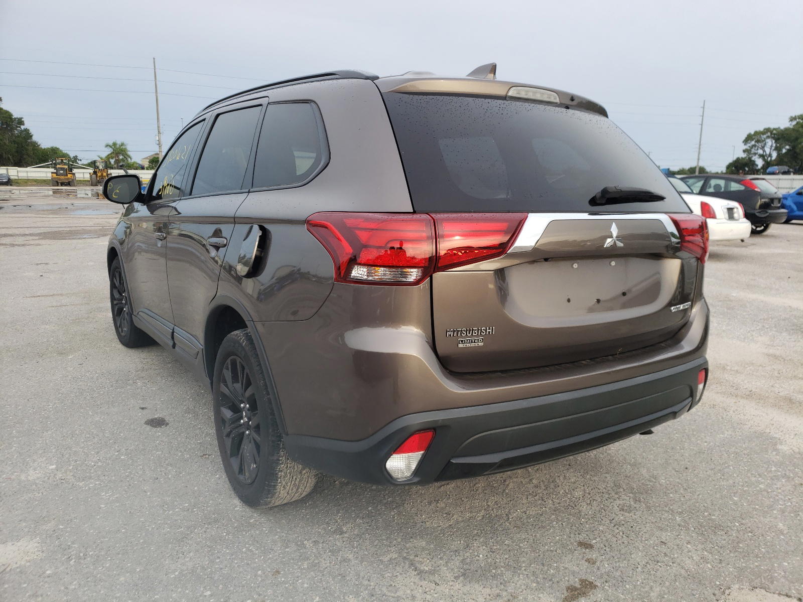 Photo 3 from auction – 2018 MITSUBISHI OUTLANDER with VIN JA4AD3A33JZ019989