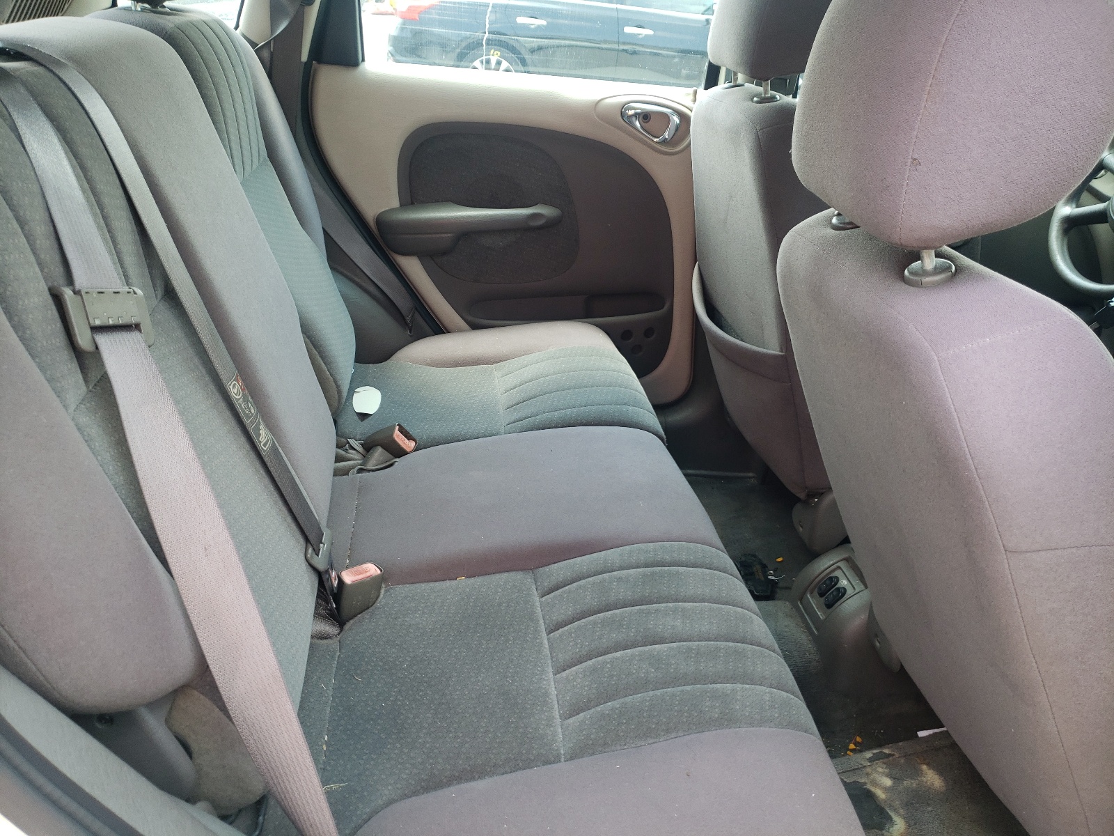 Photo 6 from auction – 2005 CHRYSLER PT CRUISER with VIN 3C4FY48B85T515516