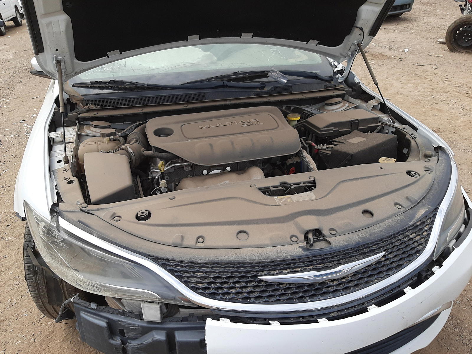 Photo 7 from auction – 2015 CHRYSLER 200 LIMITE with VIN 1C3CCCAB2FN650633