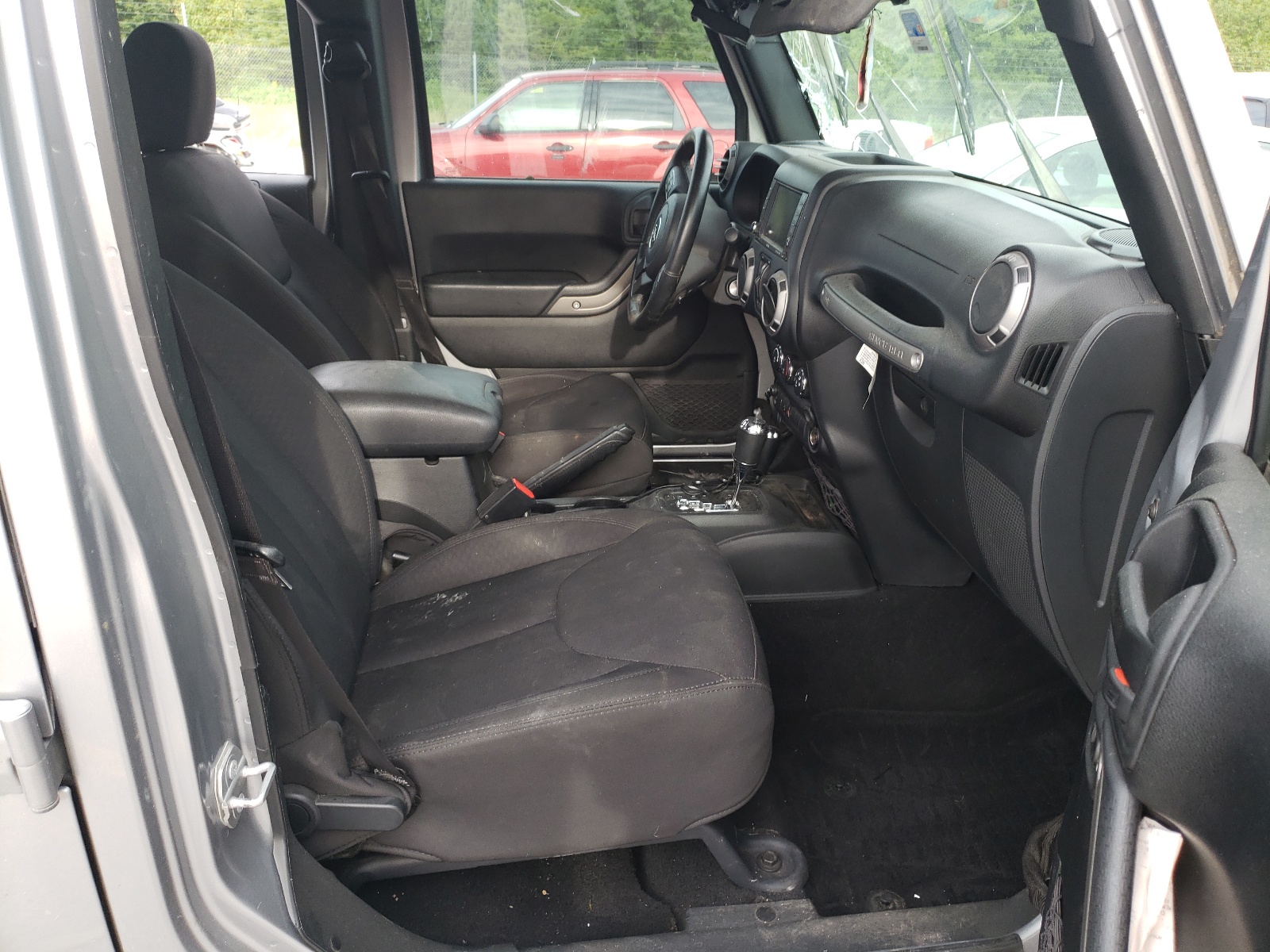 Photo 5 from auction – 2016 JEEP WRANGLER U with VIN 1C4BJWDG6GL329214