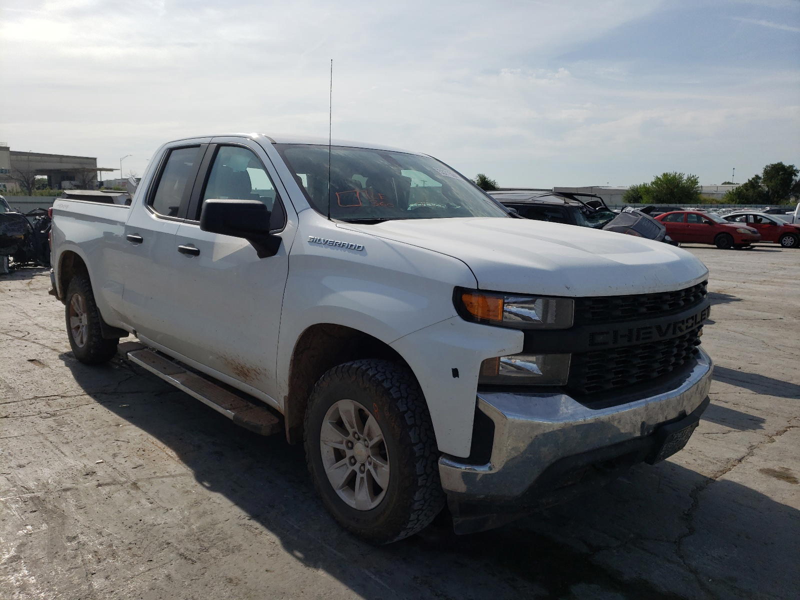 CHEVROLET SILVERADO 2019 with VIN 1GCRYAEF8KZ305036 - Photo from auction