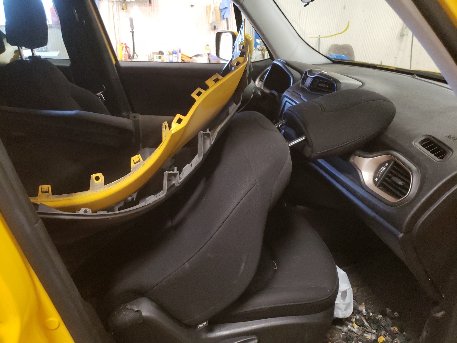 Photo 5 from auction – 2015 JEEP RENEGADE L with VIN ZACCJBBH0FPB70648
