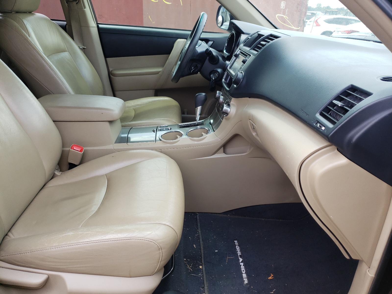 Foto 5 de la subasta – 2013 TOYOTA HIGHLANDER con VIN 5TDZA3EH1DS043155