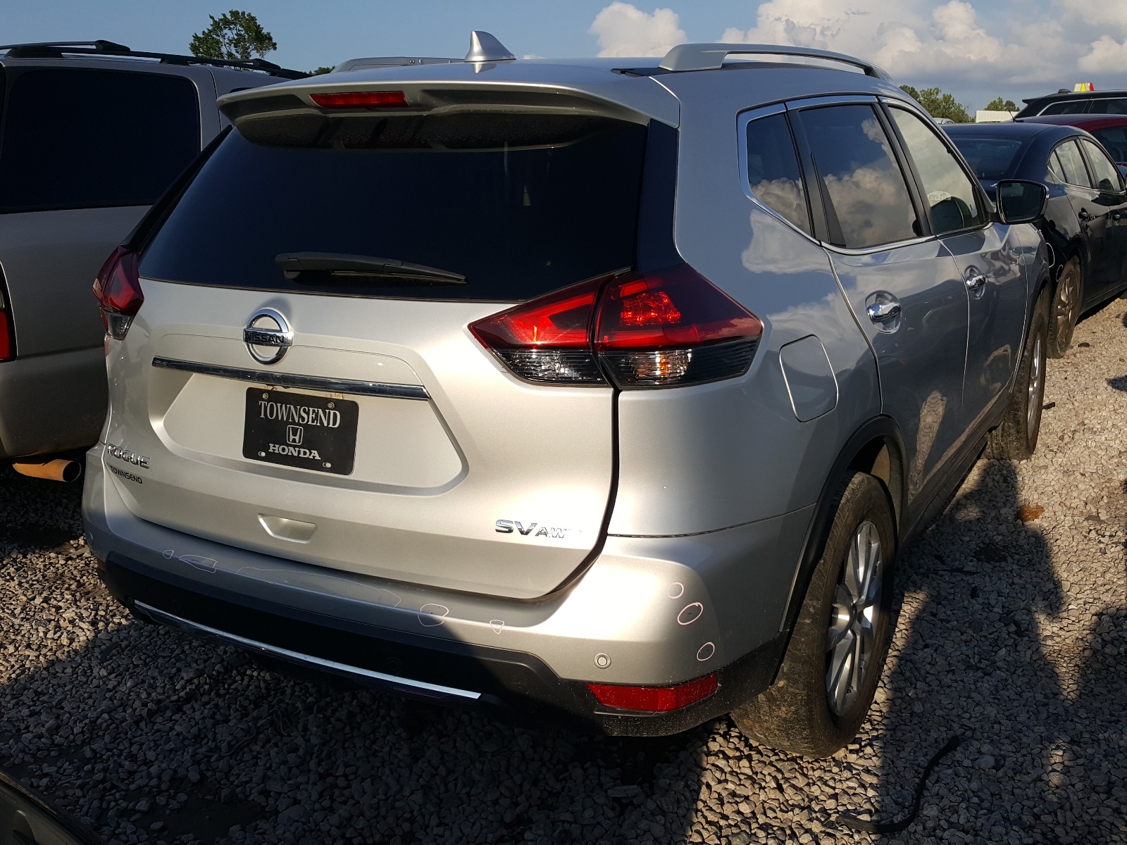 Photo 4 from auction – 2019 NISSAN ROGUE S with VIN 5N1AT2MVXKC704622