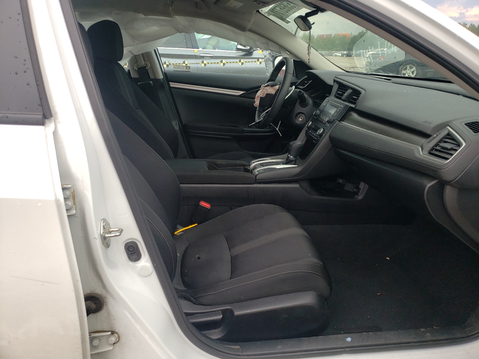 Photo 5 from auction – 2020 HONDA CIVIC LX with VIN 19XFC2F62LE030475
