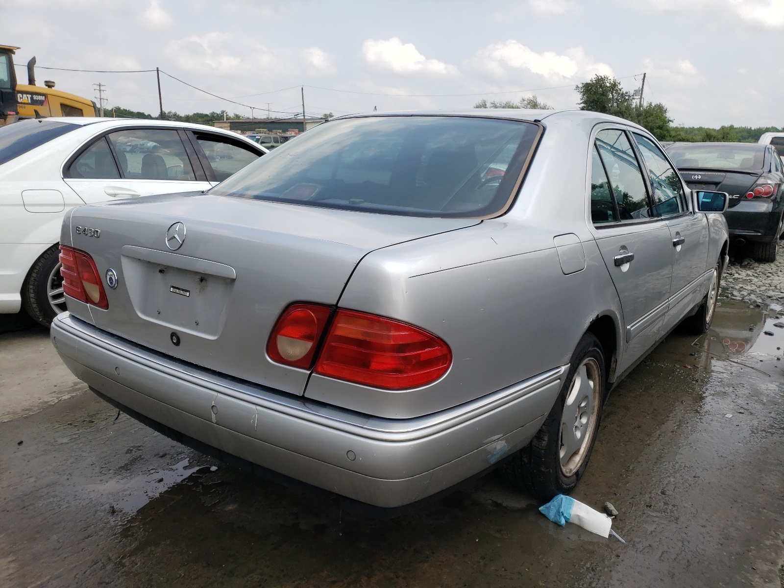 Photo 4 from auction – 1998 MERCEDES-BENZ E 430 with VIN WDBJF70F0WA502461