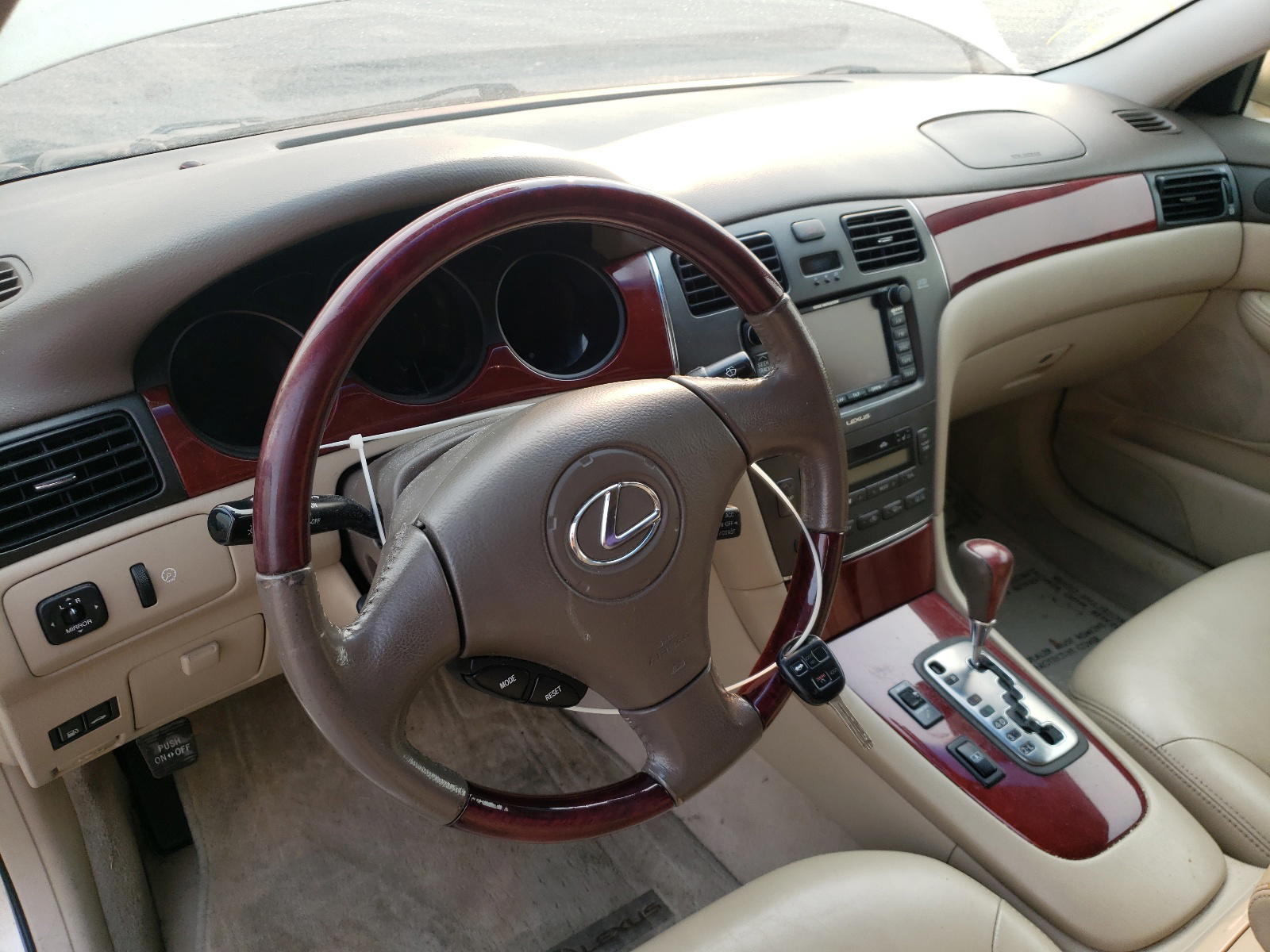 Photo 9 from auction – 2002 LEXUS ES 300 with VIN JTHBF30G920080924