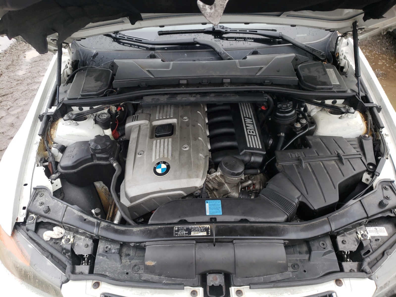 Photo 7 from auction – 2006 BMW 325 XI with VIN WBAVD13536KV05032