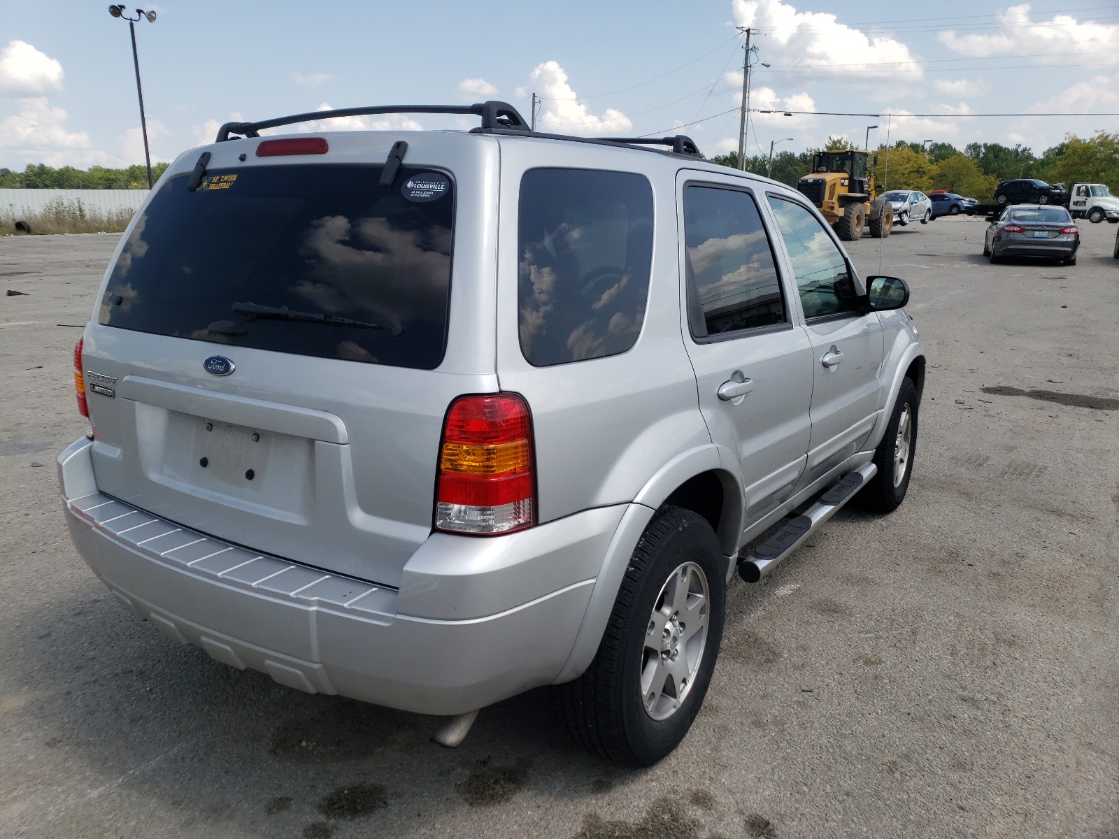 Photo 4 from auction – 2005 FORD ESCAPE LIM with VIN 1FMYU04105KA36689