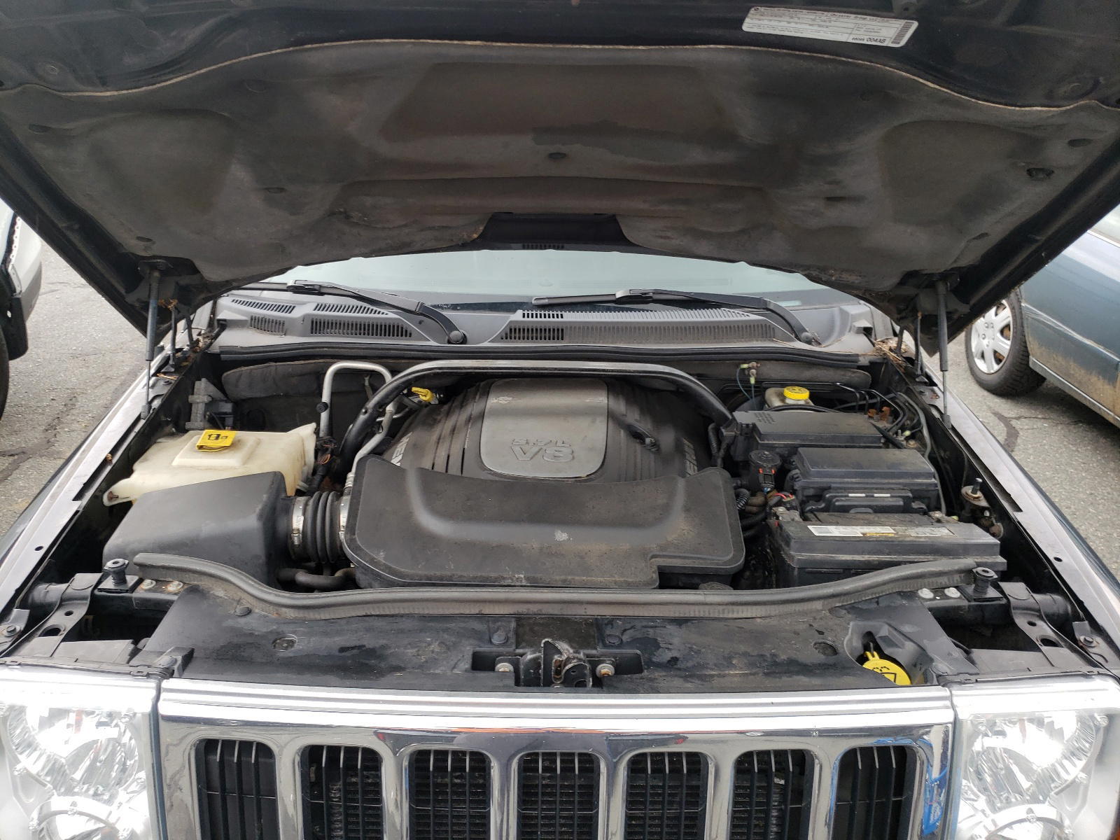 Photo 7 from auction – 2010 JEEP COMMANDER with VIN 1J4RG5GT4AC158352