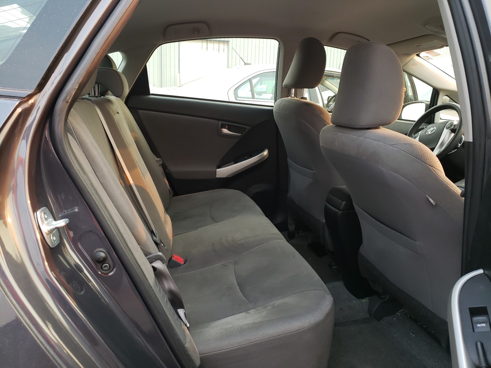 Photo 6 from auction – 2015 TOYOTA PRIUS with VIN JTDKN3DU8F0482914